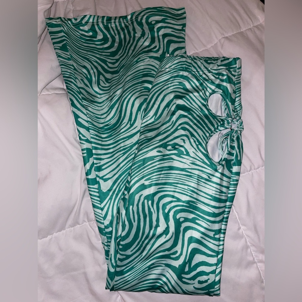 Green Flare Leggings 🌿